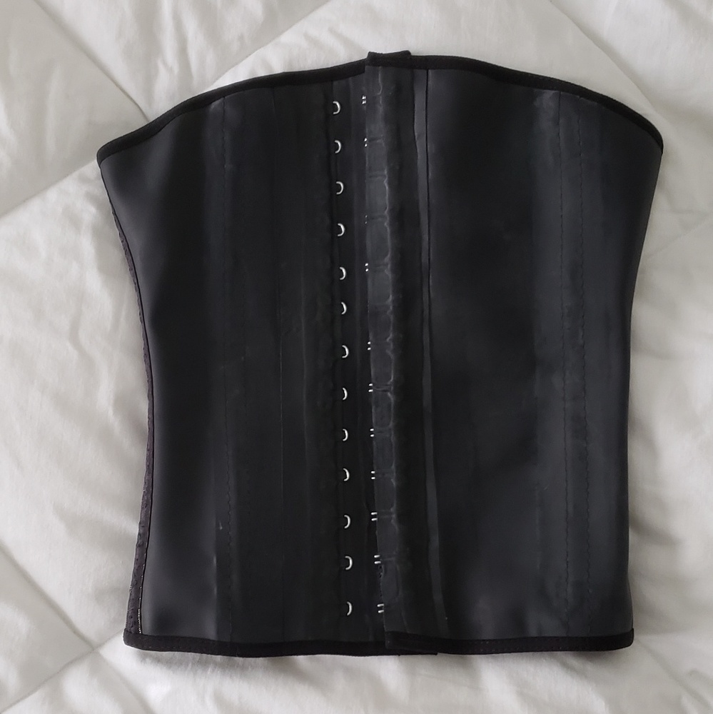 Ann Chery black latex waist cincher